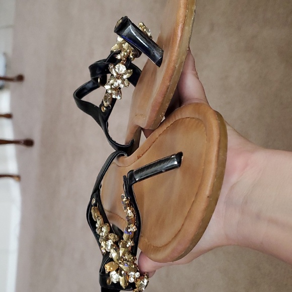 Top Moda 7.5 jeweled sandals 1 stone missing last pic - Picture 6 of 7